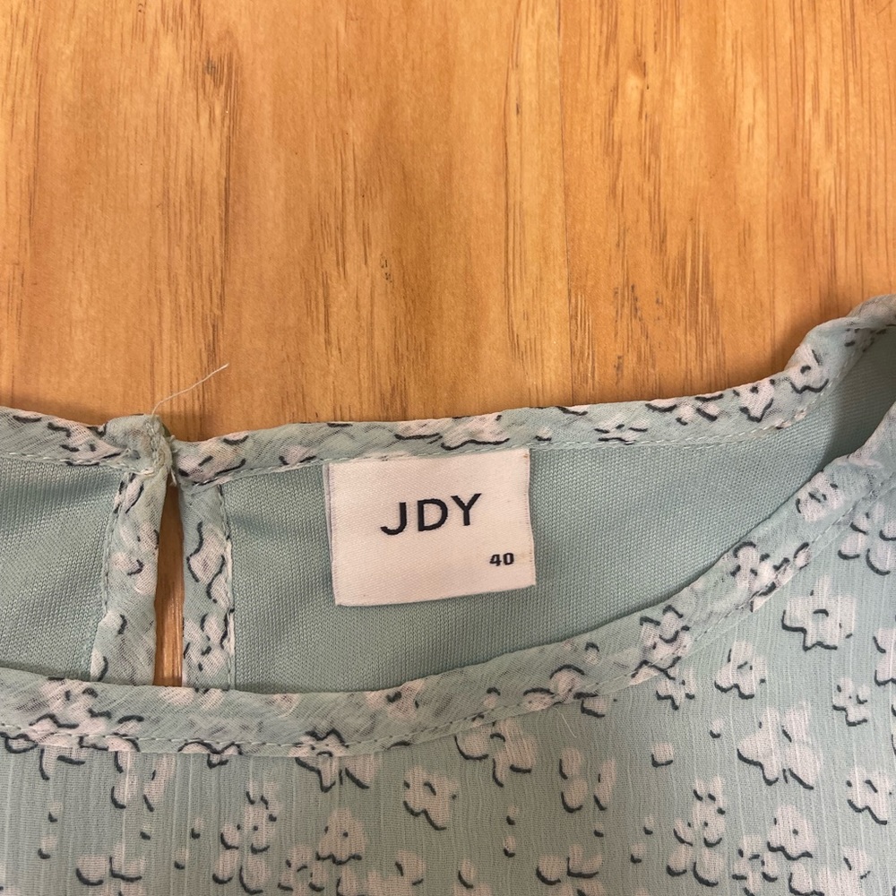 ASOS JDY Jennifer Chiffon Sleeve in Blue Floral - Picture 6 of 10